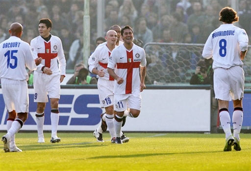 本赛季东契奇缺席时里夫斯场均40分10助攻，今日三节36+9（东契奇缺阵的本季里，里夫斯场均40分10助；今日仅三节已拿36分9助）