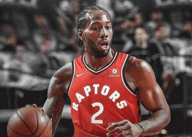 拜仁12轮不败领跑，曼城绝杀鱼腩，巴萨AC米兰登顶（拜仁12轮不败继续领跑，曼城绝杀弱旅，巴萨、AC米兰齐登顶）