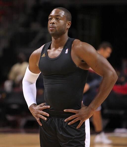 洛杉矶快船以131-116击败黄蜂，哈登55分创队史新高，成为NBA第四位得分超55分的球员，表现惊艳。（哈登55分创快船队史纪录，快船131-116擒黄蜂，成NBA55+得分第四人）