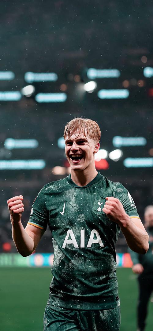 被拍到手上有“美甲”，汪士钦社媒收到网友大量攻击性评论（手部疑似做美甲照流出，汪士钦社媒遭海量攻击性留言）