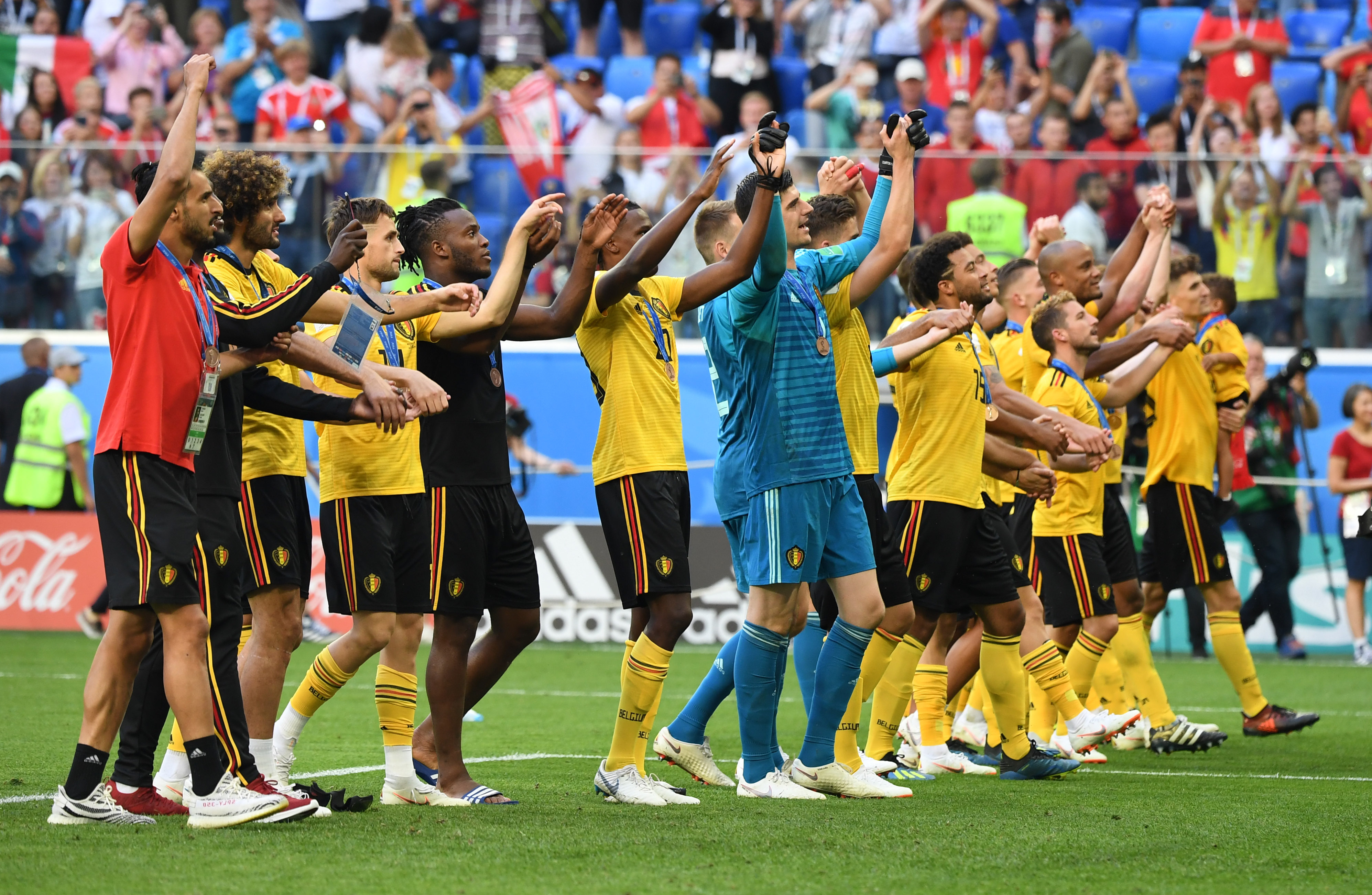 德佩荷兰队史自然年客场进球数第2，仅次于范巴斯滕（德佩在荷兰队史自然年客场进球数排名第二，仅次范巴斯滕）